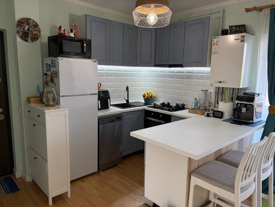 Vand apartament 2 camere 43mp +2 balcoane 6mp,zona Tineretului