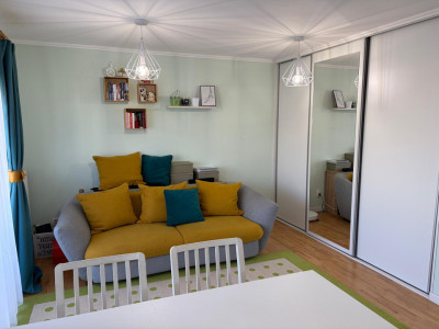 Vand apartament 2 camere 43mp +2 balcoane 6mp,zona Tineretului