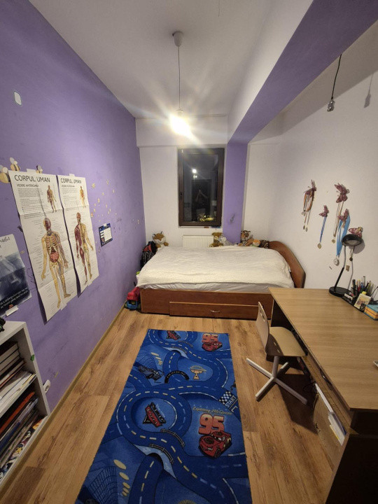 Vand apartament 3 camere 59 mp+balcon 9mp ,str Tautiului