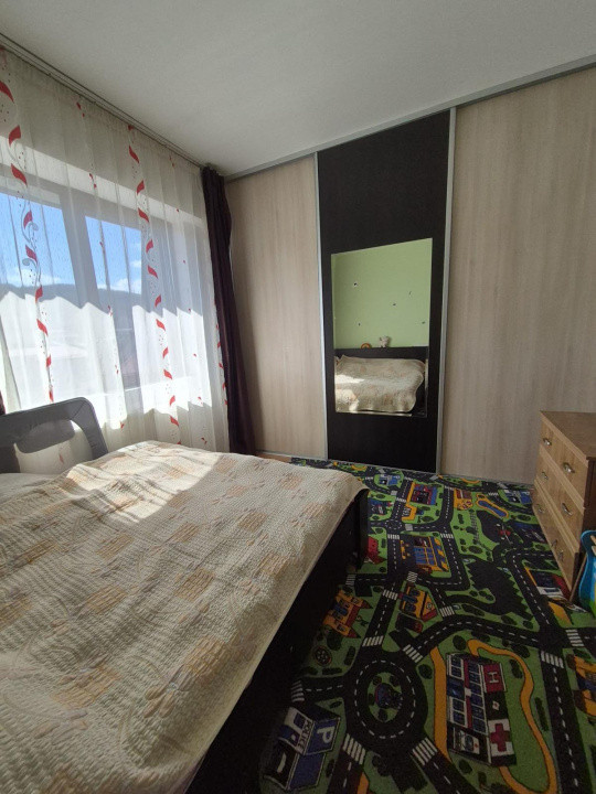 Vand apartament 3 camere 59 mp+balcon 9mp ,str Tautiului