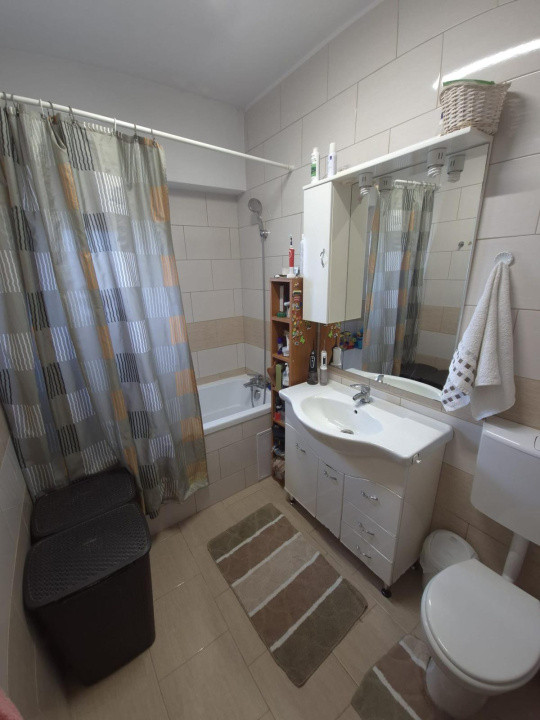 Vand apartament 3 camere 59 mp+balcon 9mp ,str Tautiului