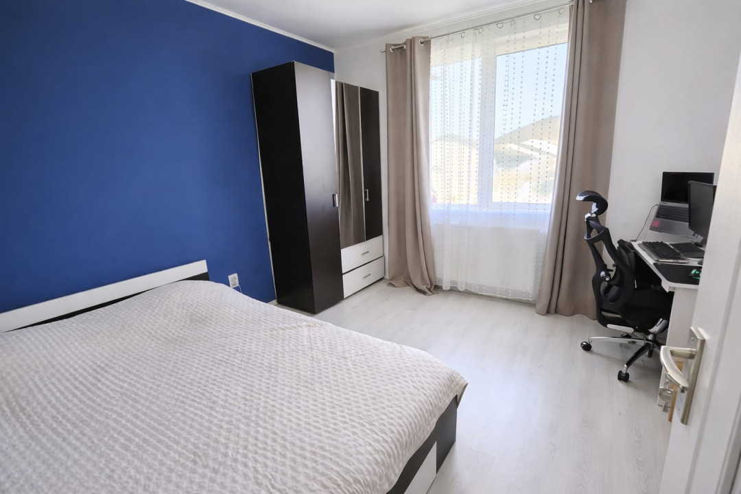 Vand apartament 3 camere +terasa 8mp zona Teilor