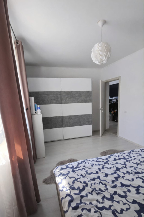 Vand apartament 3 camere +terasa 8mp zona Teilor
