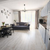 Vand apartament 3 camere +terasa 8mp zona Teilor