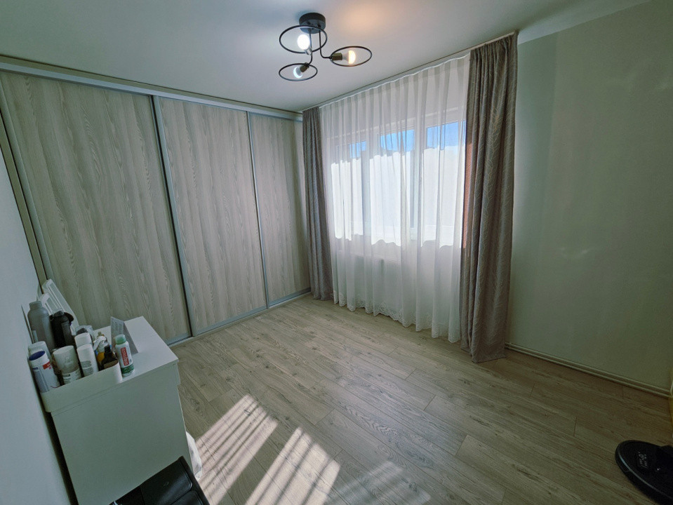 Apartament 4 CAMERE, SU 77MP, MĂNĂȘTUR