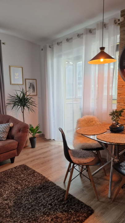 Apartament 3 CAMERE, SU 65MP, ZONA CETĂȚII