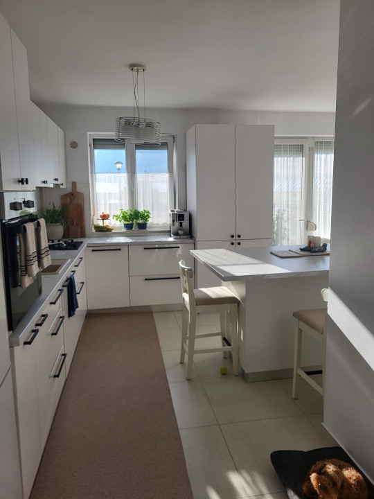 Apartament de vanzare semidecomandat ,3 camere 60mp , zona Florilor Floresti