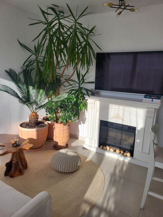 Apartament de vanzare semidecomandat ,3 camere 60mp , zona Florilor Floresti