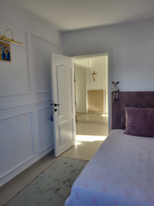 Apartament de vanzare semidecomandat ,3 camere 60mp , zona Florilor Floresti