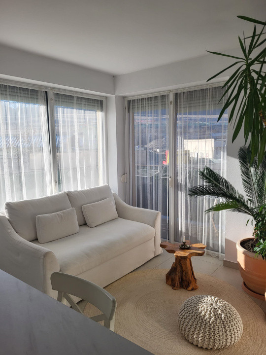 Apartament de vanzare semidecomandat ,3 camere 60mp , zona Florilor Floresti