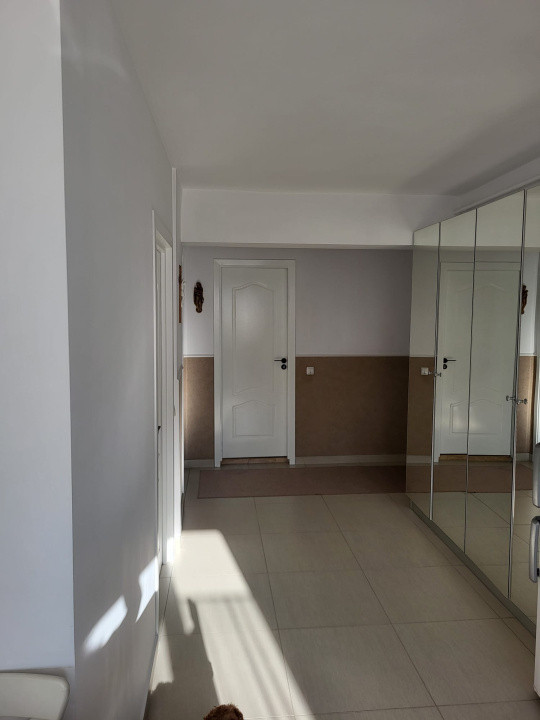 Apartament de vanzare semidecomandat ,3 camere 60mp , zona Florilor Floresti