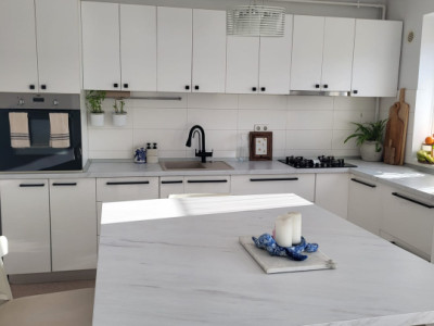 Apartament de vanzare semidecomandat ,3 camere 60mp , zona Florilor Floresti