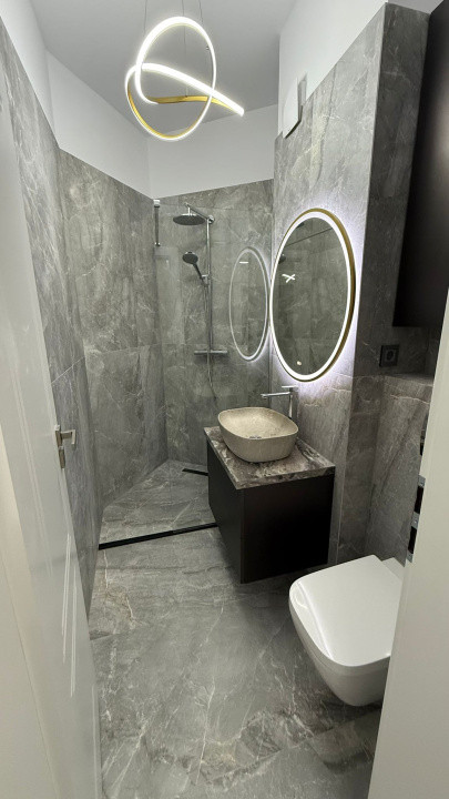 Apartament de vanzare semidecomandat ,2 camere 47 mp , zona Vivo