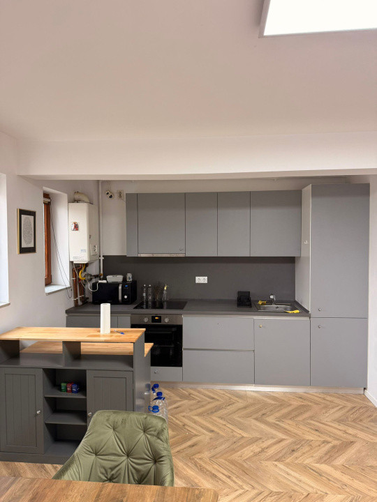 Apartament de vanzare , semidecomandat 50,mp ,2 camere Floresti zona VIVO