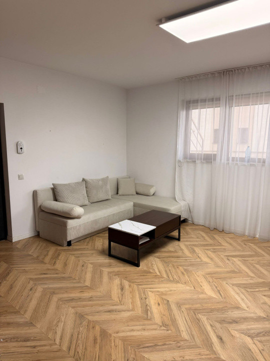 Apartament de vanzare , semidecomandat 50,mp ,2 camere Floresti zona VIVO