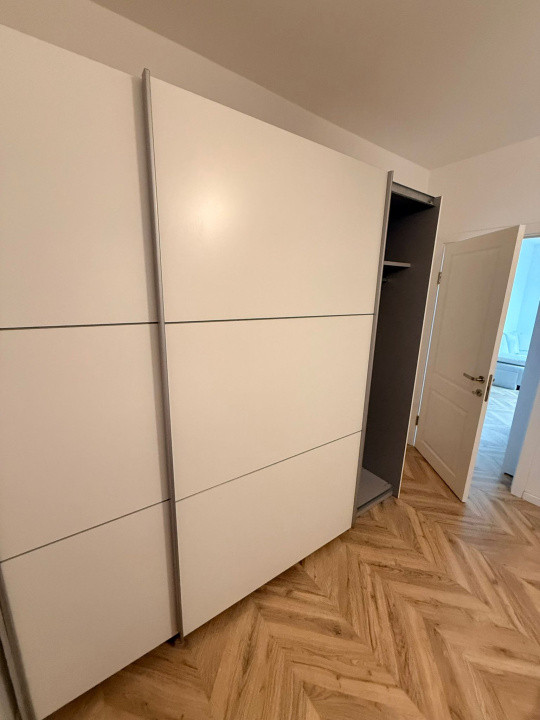 Apartament de vanzare , semidecomandat 50,mp ,2 camere Floresti zona VIVO