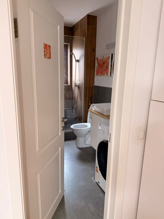 Apartament de vanzare , semidecomandat 50,mp ,2 camere Floresti zona VIVO