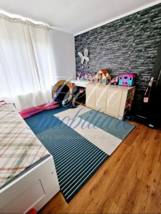 Apartament de vanzare semidecomandat ,2 camere 64 mp , zona Sesul de Sus
