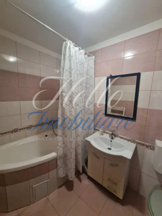 Apartament de vanzare semidecomandat ,2 camere 64 mp , zona Sesul de Sus