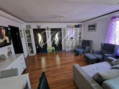 Apartament de vanzare semidecomandat ,2 camere 64 mp , zona Sesul de Sus