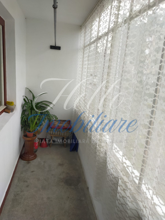 Vand apartament 3 camere 65mp+balcon 4,5mp zona Manastur ,Cluj 