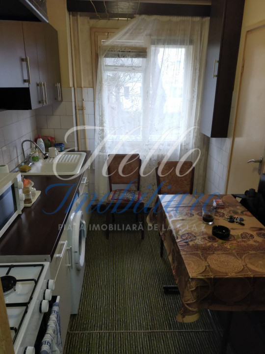 Vand apartament 3 camere 65mp+balcon 4,5mp zona Manastur ,Cluj 