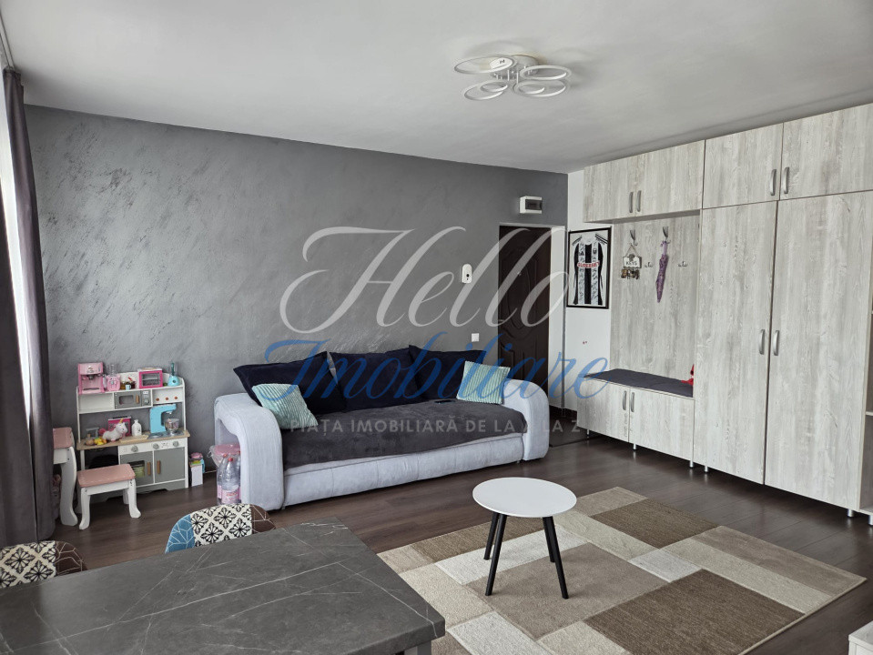Apartament de vanzare semidecomandat ,2 camere 44mp , zona Stejarului