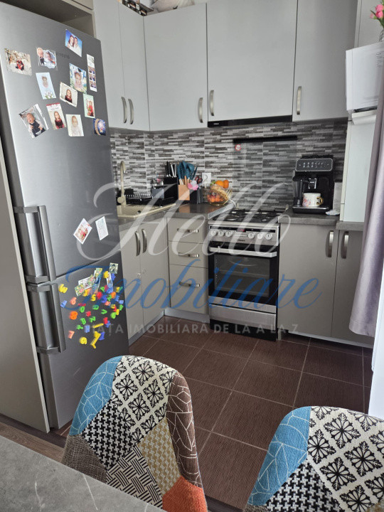 Apartament de vanzare semidecomandat ,2 camere 44mp , zona Stejarului