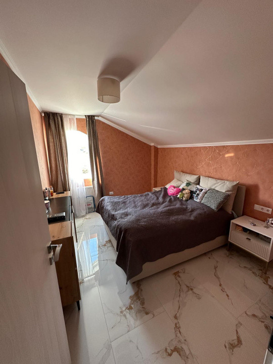 Apartament de vanzare , semidecomandat 56 mp ,3 camere  zona Vivo 