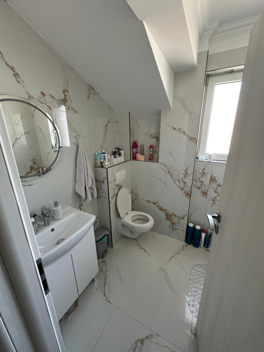 Apartament de vanzare , semidecomandat 56 mp ,3 camere  zona Vivo 