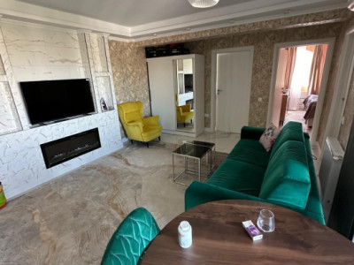 Apartament de vanzare , semidecomandat 56 mp ,3 camere  zona Vivo 