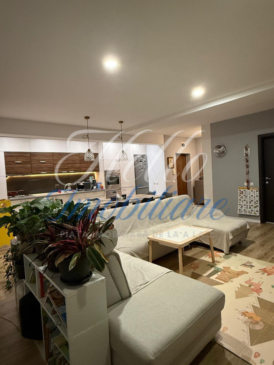 Apartament de vanzare semidecomandat ,3 camere 80 mp , zona Eroilor floresti 