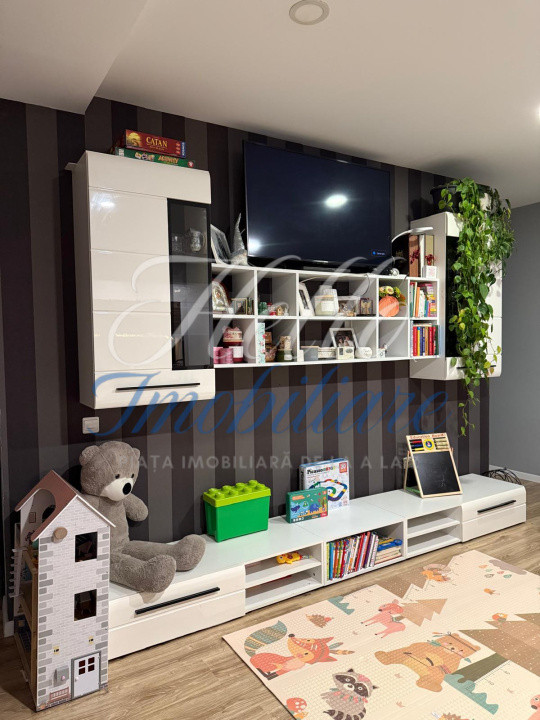Apartament de vanzare semidecomandat ,3 camere 80 mp , zona Eroilor floresti 