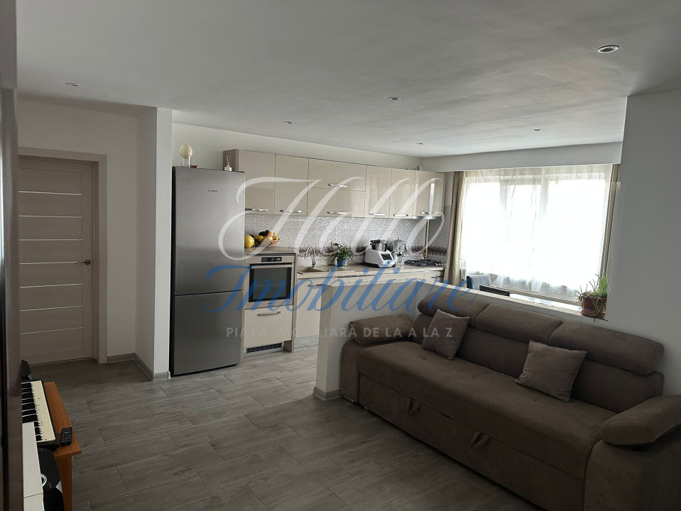 Apartament de vanzare semidecomandat ,3 camere 73,25 mp , zona Florilor 