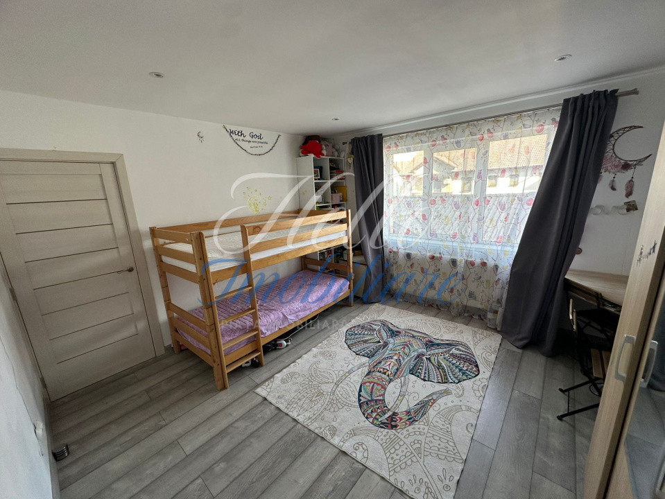 Apartament de vanzare semidecomandat ,3 camere 73,25 mp , zona Florilor 
