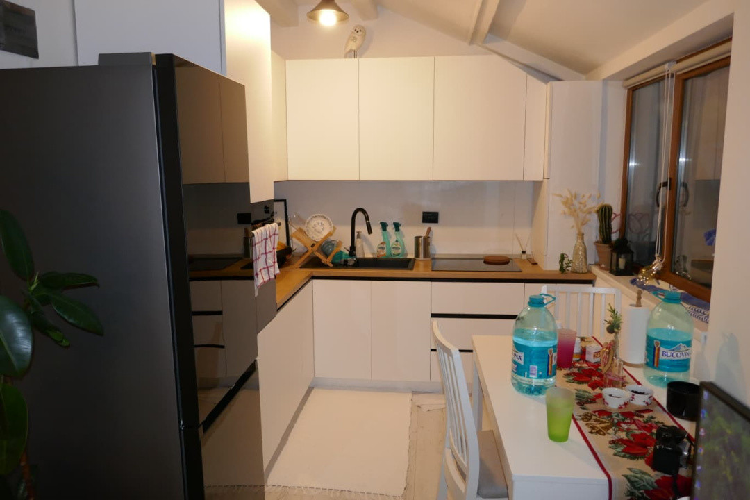 Apartament de vanzare semidecomandat ,2 camere 50 mp , zona Terra