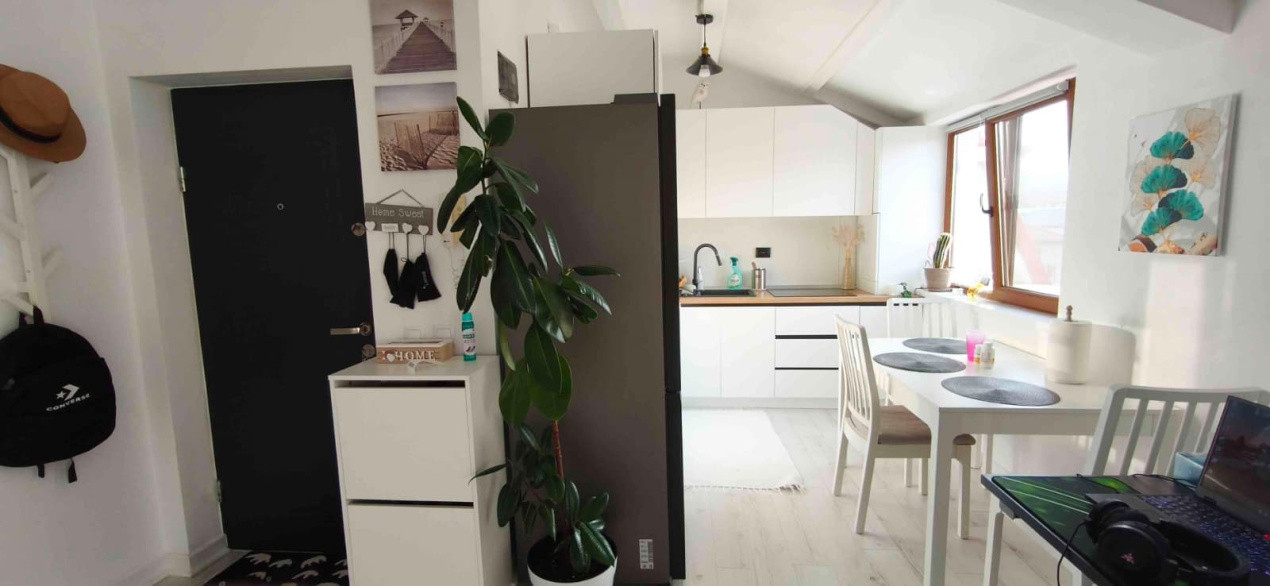 Apartament de vanzare semidecomandat ,2 camere 50 mp , zona Terra