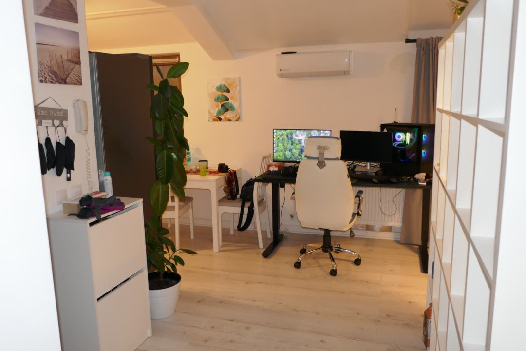 Apartament de vanzare semidecomandat ,2 camere 50 mp , zona Terra