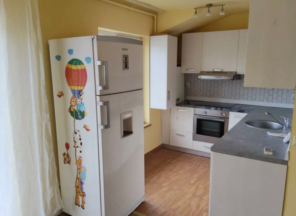 Apartament de vanzare , semidecomandat 42 mp ,2 camere + garaj. zona Stejarului