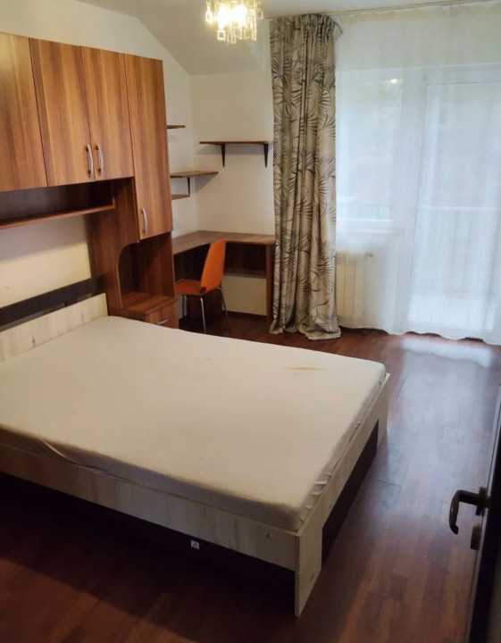Apartament de vanzare , semidecomandat 42 mp ,2 camere + garaj. zona Stejarului