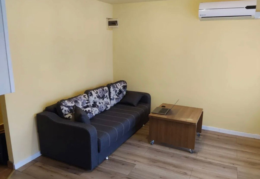 Apartament de vanzare , semidecomandat 42 mp ,2 camere + garaj. zona Stejarului