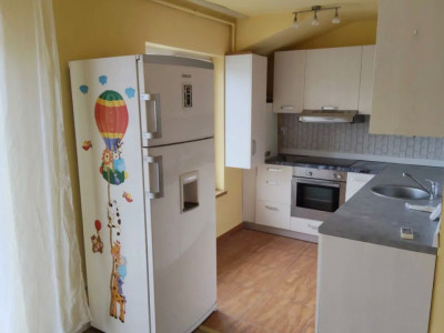 Apartament de vanzare , semidecomandat 42 mp ,2 camere + garaj. zona Stejarului