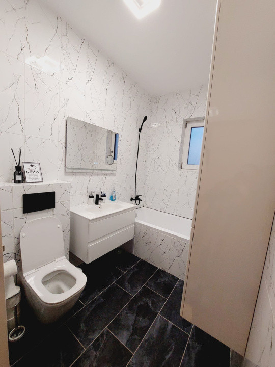 Apartament de vanzare , semidecomandat 77mp+68mp terasa , zona Teilor 