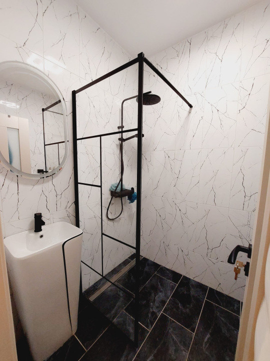Apartament de vanzare , semidecomandat 77mp+68mp terasa , zona Teilor 