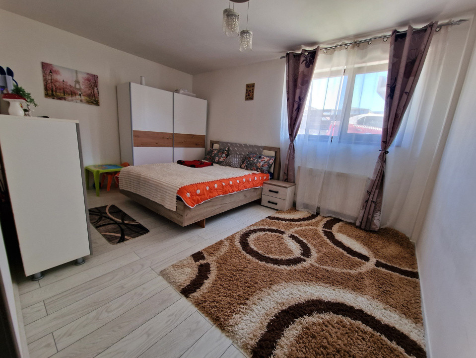 Apartament de vanzare , semidecomandat 58 mp ,3 camere Floresti zona Stejarului 