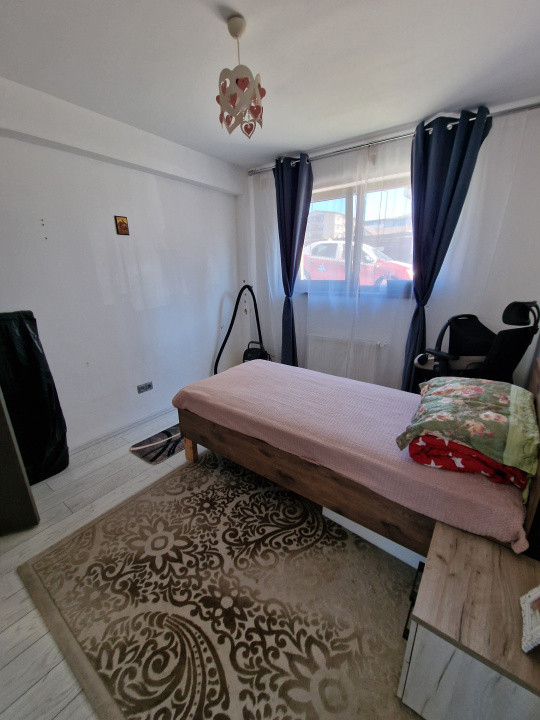 Apartament de vanzare , semidecomandat 58 mp ,3 camere Floresti zona Stejarului 