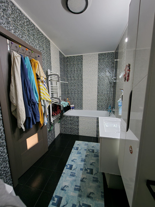 Apartament de vanzare , semidecomandat 58 mp ,3 camere Floresti zona Stejarului 