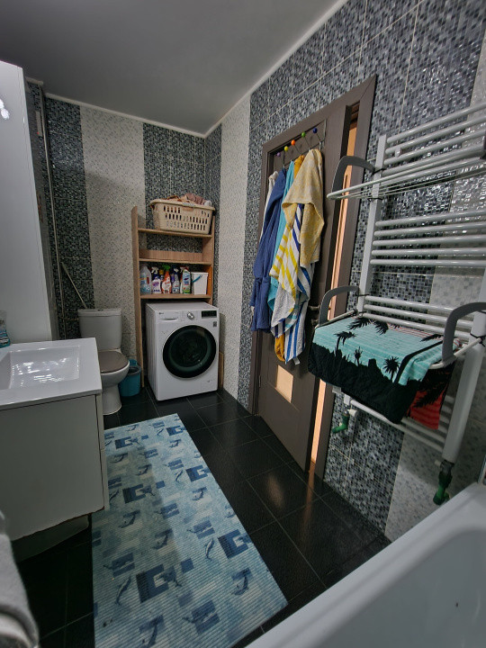 Apartament de vanzare , semidecomandat 58 mp ,3 camere Floresti zona Stejarului 
