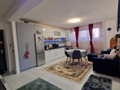 Apartament de vanzare , semidecomandat 58 mp ,3 camere Floresti zona Stejarului 