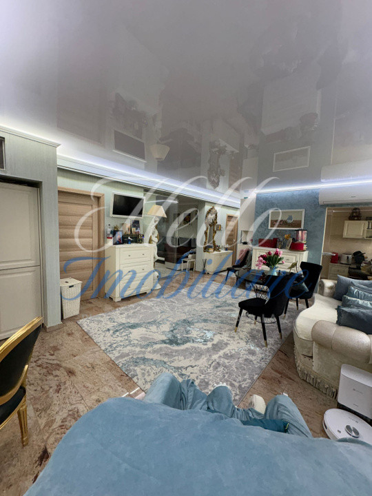 Apartament de lux cu 4 camere + birou, terasa si parcare subterana 